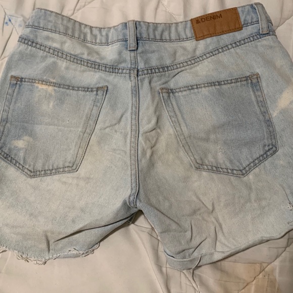 Shorts - Picture 2 of 3